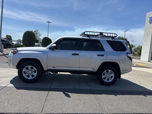 Used 2016 Toyota 4Runner SR5 AWD/4WD image 11