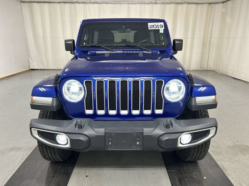 Used 2019 Jeep Wrangler Unlimited Sahara AWD/4WD image 3