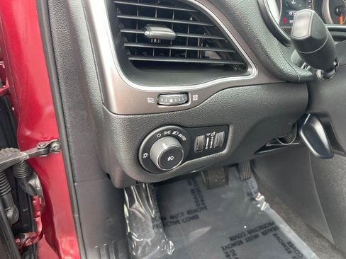 Used 2019 Jeep Cherokee Latitude Plus w/ Safety Group image 26