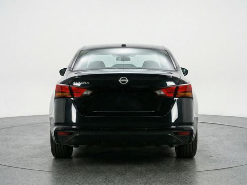 Used 2025 Nissan Altima 2.5 SV FWD image 7