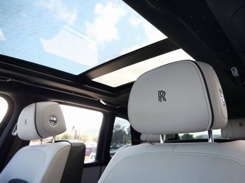 Used 2021 Rolls-Royce Cullinan image 10