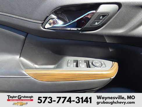 Used 2023 GMC Acadia SLE w/ Driver Convenience Package FWD image 13