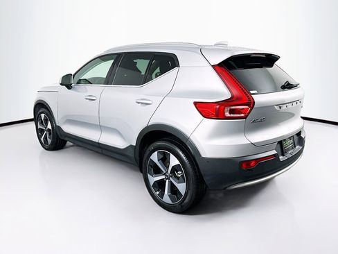 Used 2025 Volvo XC40 B5 Plus image 5