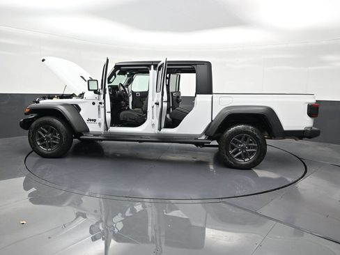 Used 2025 Jeep Gladiator Sport AWD/4WD image 38
