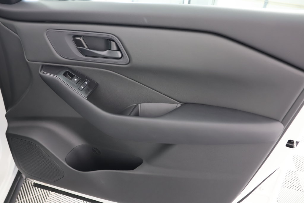 Used 2026 Nissan Rogue S FWD image 26