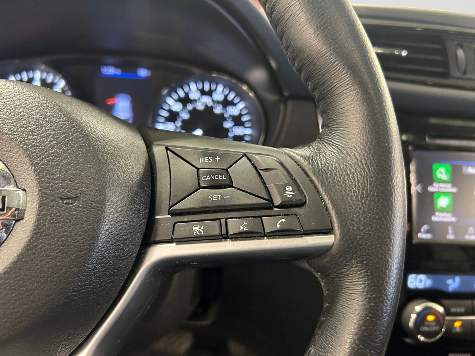 Used 2018 Nissan Rogue SL w/ Premium Package AWD/4WD image 19