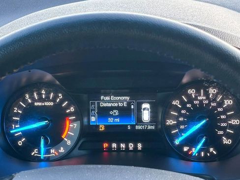 Used 2018 Ford Explorer XLT FWD image 11