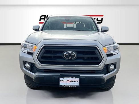 Used 2022 Toyota Tacoma SR5 AWD/4WD image 2