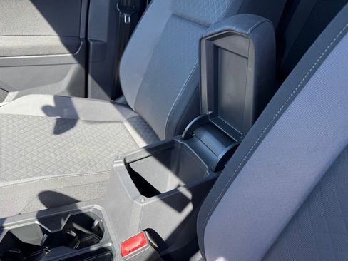 Used 2020 Volkswagen Tiguan S image 40