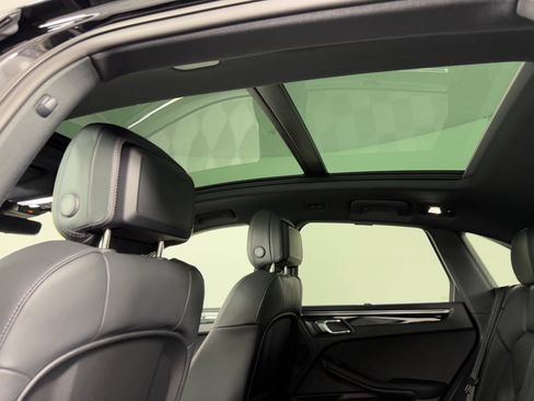 Certified 2026 Porsche Macan AWD/4WD image 23