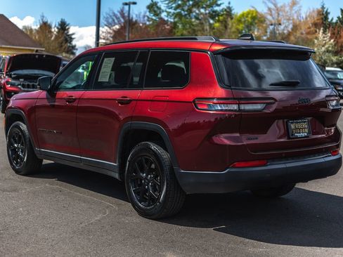 Used 2024 Jeep Grand Cherokee L Laredo AWD/4WD image 10