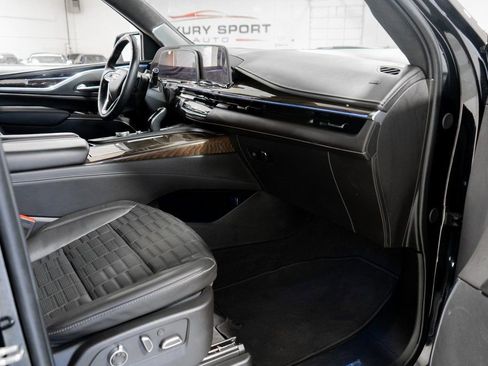 Used 2024 Cadillac Escalade ESV Sport Platinum w/ LPO, ONYX Package image 18
