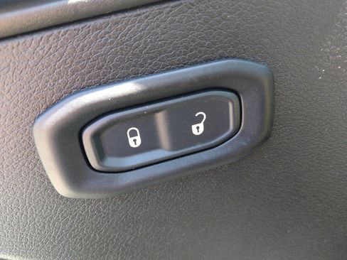 Used 2018 Jeep Wrangler Unlimited Sport S AWD/4WD image 27