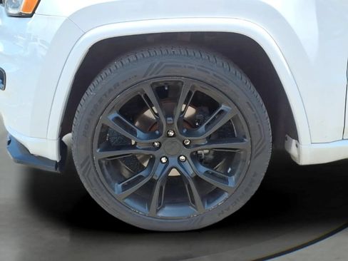 Used 2020 Jeep Grand Cherokee Overland AWD/4WD image 9