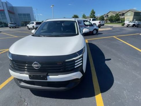 Used 2025 Nissan Kicks SR w/ SR Premium Package AWD/4WD image 5
