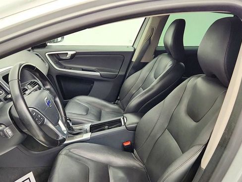 Used 2016 Volvo XC60 T6 w/ Proximity Package AWD/4WD image 11