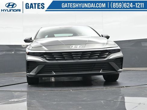 Used 2025 Hyundai Elantra Sport image 35