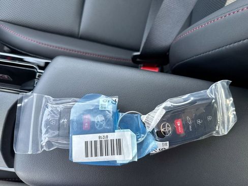 New 2025 Toyota Prius Plug-In Hybrid FWD image 36