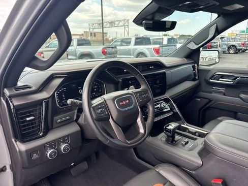 Used 2024 GMC Sierra 1500 AT4 w/ Technology Package AWD/4WD image 9