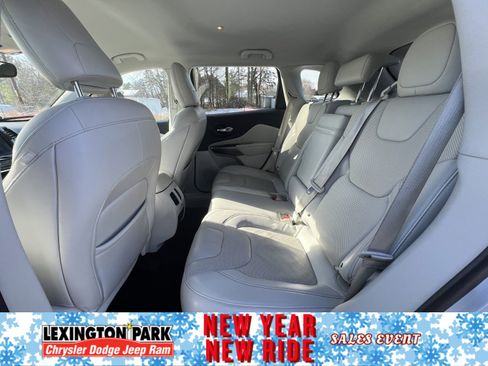 Used 2019 Jeep Cherokee Limited w/ Technology Group image 12