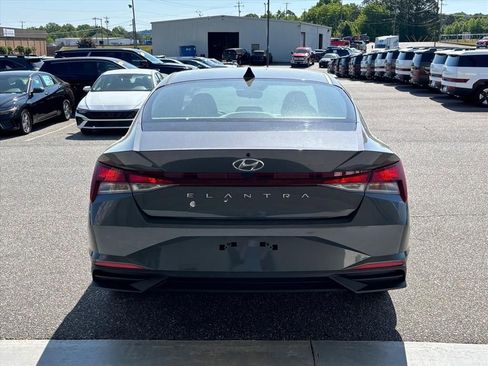 Used 2023 Hyundai Elantra SE w/ Preferred Accessory Package FWD image 25