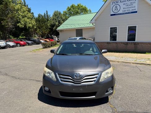 Used 2010 Toyota Camry XLE FWD image 2