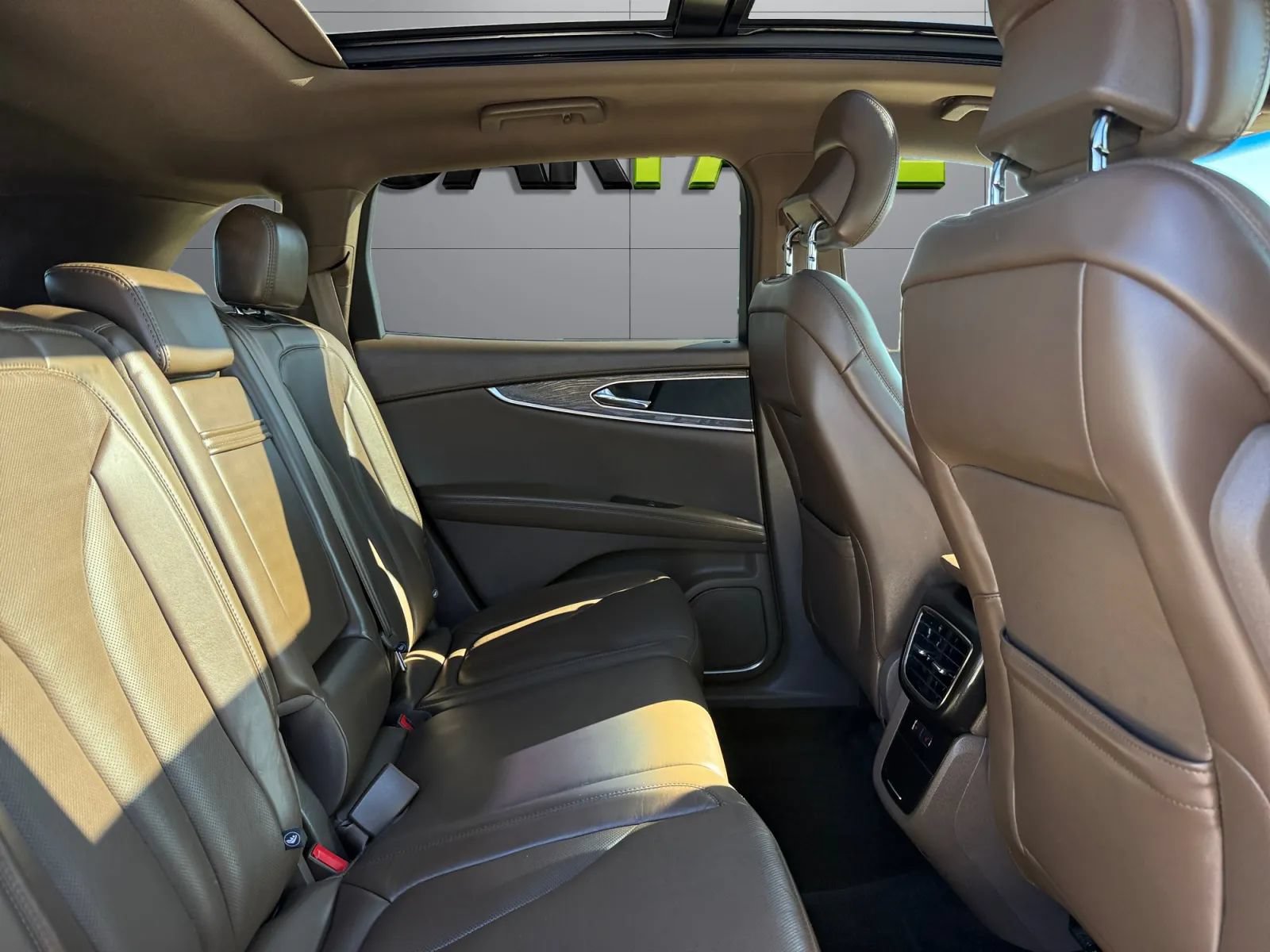 Used 2018 Lincoln MKX Reserve w/ Lincoln MKX Climate Package AWD/4WD image 21