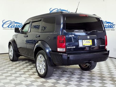 Used 2011 Dodge Nitro Heat image 2