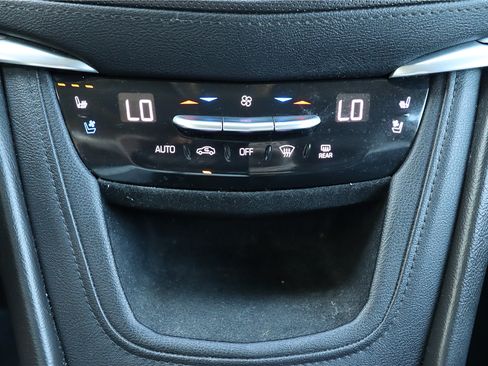Used 2019 Cadillac XT5 Premium Luxury FWD image 33