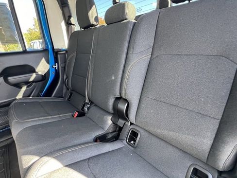 Used 2025 Jeep Gladiator Sport image 23