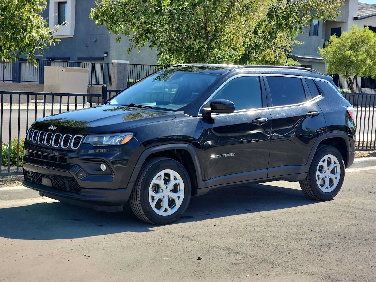 Used 2024 Jeep Compass Latitude AWD/4WD image 4