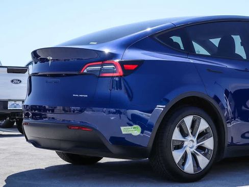 Used 2023 Tesla Model Y Long Range AWD/4WD image 9