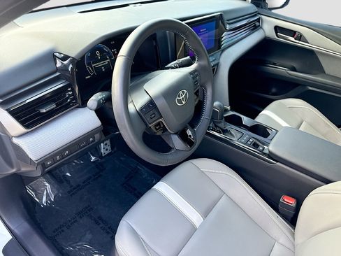 Used 2025 Toyota Camry SE FWD image 25