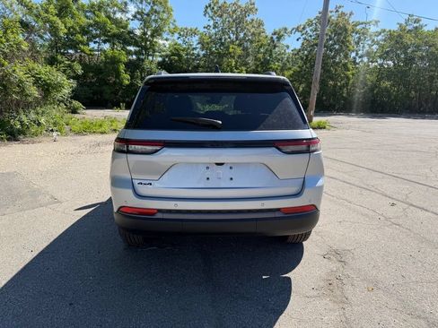 New 2026 Jeep Grand Cherokee Altitude AWD/4WD image 4