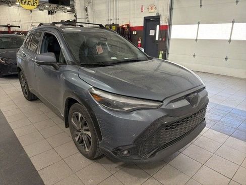 Used 2024 Toyota Corolla Cross XSE image 1