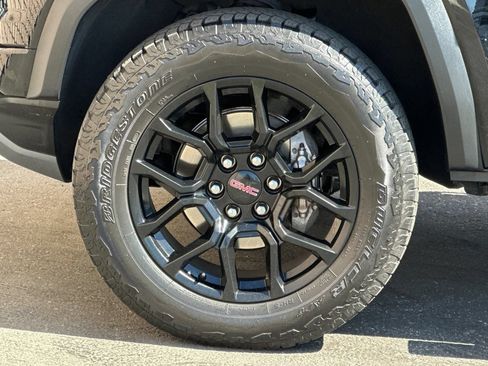 Certified 2024 GMC Canyon Denali w/ LPO, Denali Black Edition AWD/4WD image 27