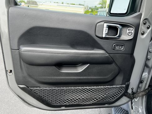 Used 2018 Jeep Wrangler Unlimited Sahara image 11