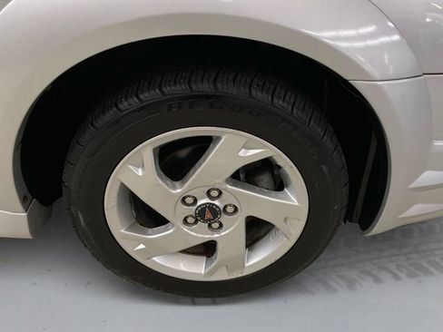 Used 2007 Pontiac Vibe w/ Security Package FWD image 17