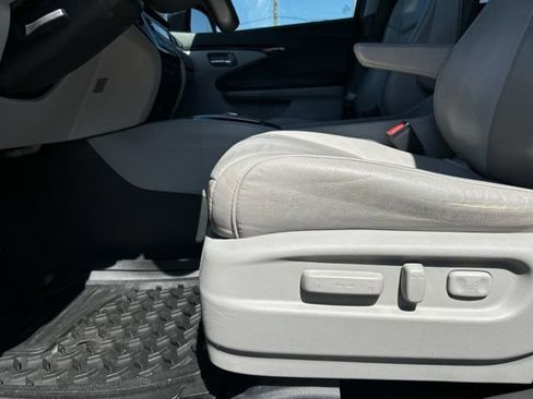 Used 2017 Honda Pilot Touring image 33