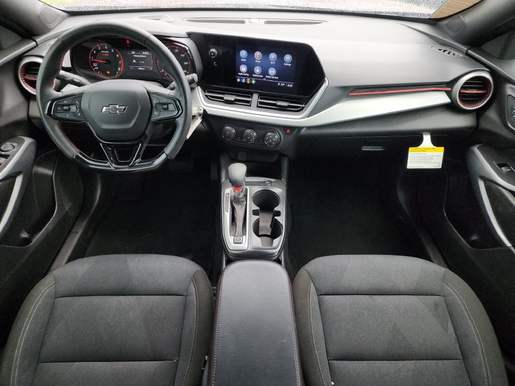 Used 2025 Chevrolet Trax RS FWD image 13