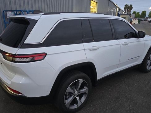 Used 2023 Jeep Grand Cherokee 4WD 4xe image 4