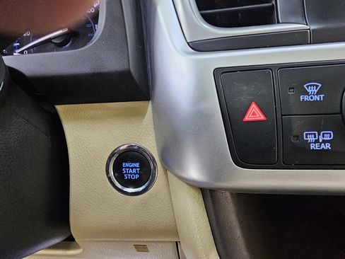 Used 2018 Toyota Highlander XLE image 37