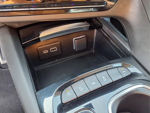 Used 2023 Buick Envision Essence w/ Sport Touring Package AWD/4WD image 7