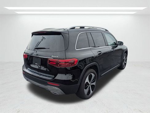 Used 2025 Mercedes-Benz GLB 250 4MATIC image 2
