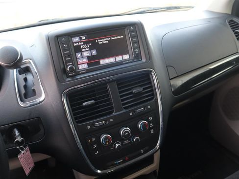 Used 2017 Dodge Grand Caravan SE image 60