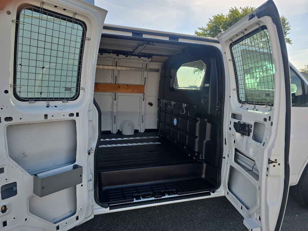 Used 2018 Chevrolet Express 2500 w/ Driver Convenience Package RWD image 12