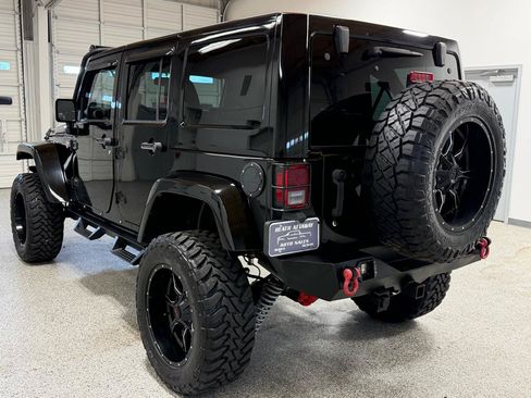 Used 2016 Jeep Wrangler Unlimited Rubicon AWD/4WD image 2