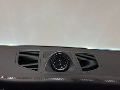 Certified 2026 Porsche Macan AWD/4WD image 17
