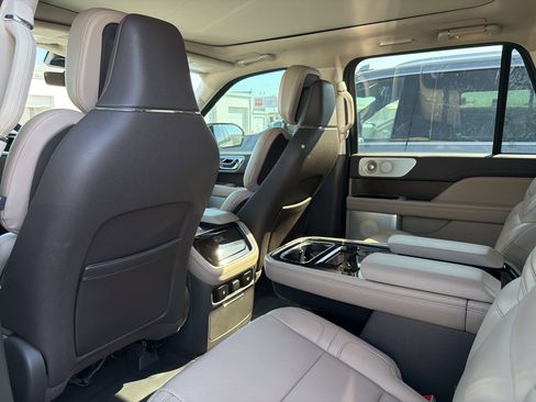 Used 2024 Lincoln Navigator L Reserve image 10