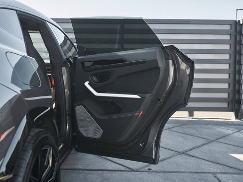 Used 2025 Lamborghini Urus SE image 23